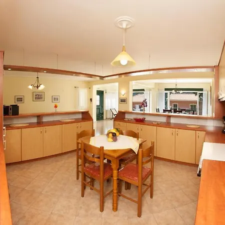 Faos Luxury Apartamento