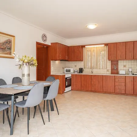 Faos Luxury Apartment